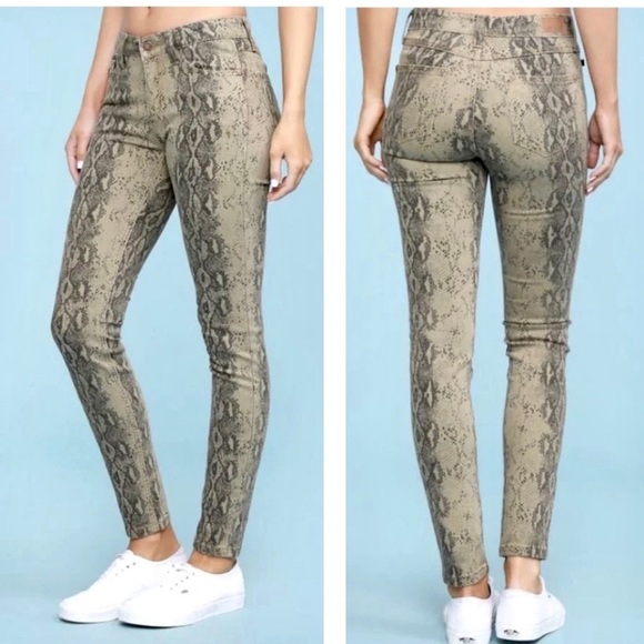 Judy Blue  Tan Gray Snakeskin Print Mid Rise Stretch  Skinny Jeans Size 7/28 - Picture 1 of 8